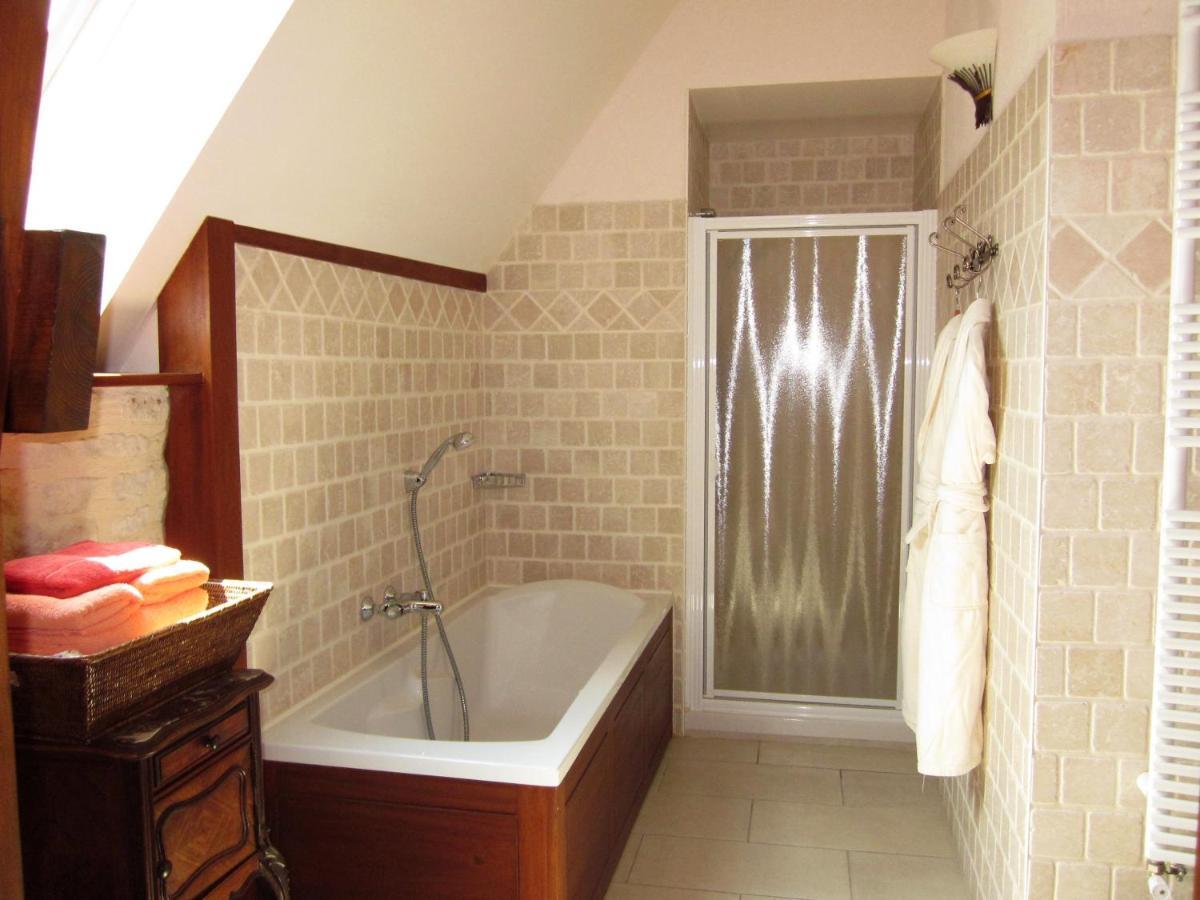 Hotel Le Manoir De Mathan Crepon A La Campagne 5 Mn D'Arromanches Et 10 Mn De Bayeux Экстерьер фото
