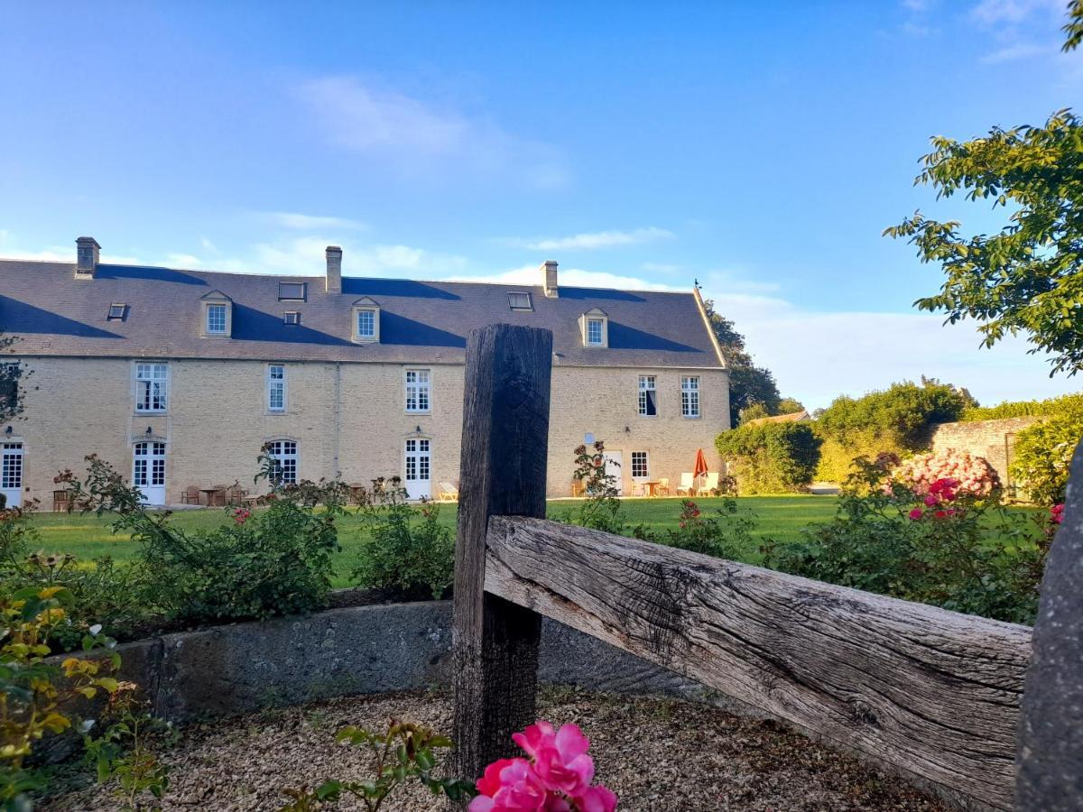 Hotel Le Manoir De Mathan Crepon A La Campagne 5 Mn D'Arromanches Et 10 Mn De Bayeux Экстерьер фото